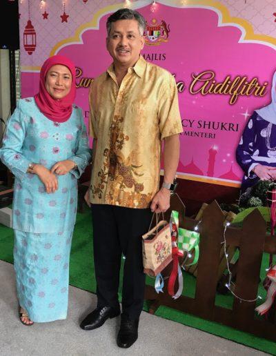 Eddie Razak with YB Datuk Seri Hajjah Nancy Shukri celebrating Aidilfitri 2017